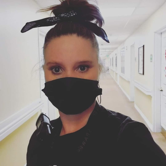 Meet your Posher, Tabitha - Picture 3 of 6